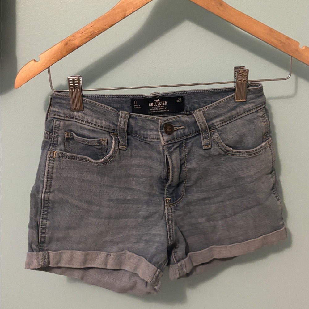 Size 0 Hollister Jean shorts Mid rise 3”